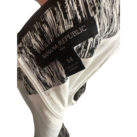 BANANA REPUBLIC Black White Patterned Work Pencil Dress Size 4 - Picture 7 of 9